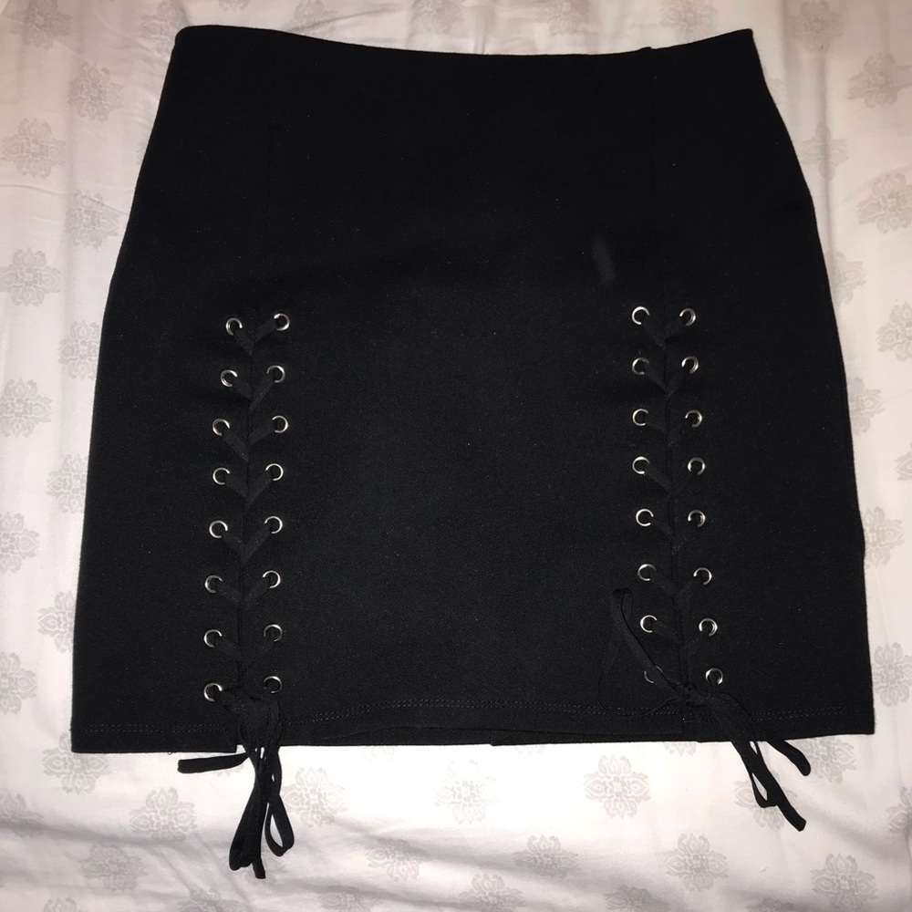 Tobi Lace-up skirt